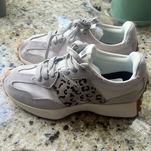 New balance 327 size 4.5/ 5cheetah print shoes, breland new never used